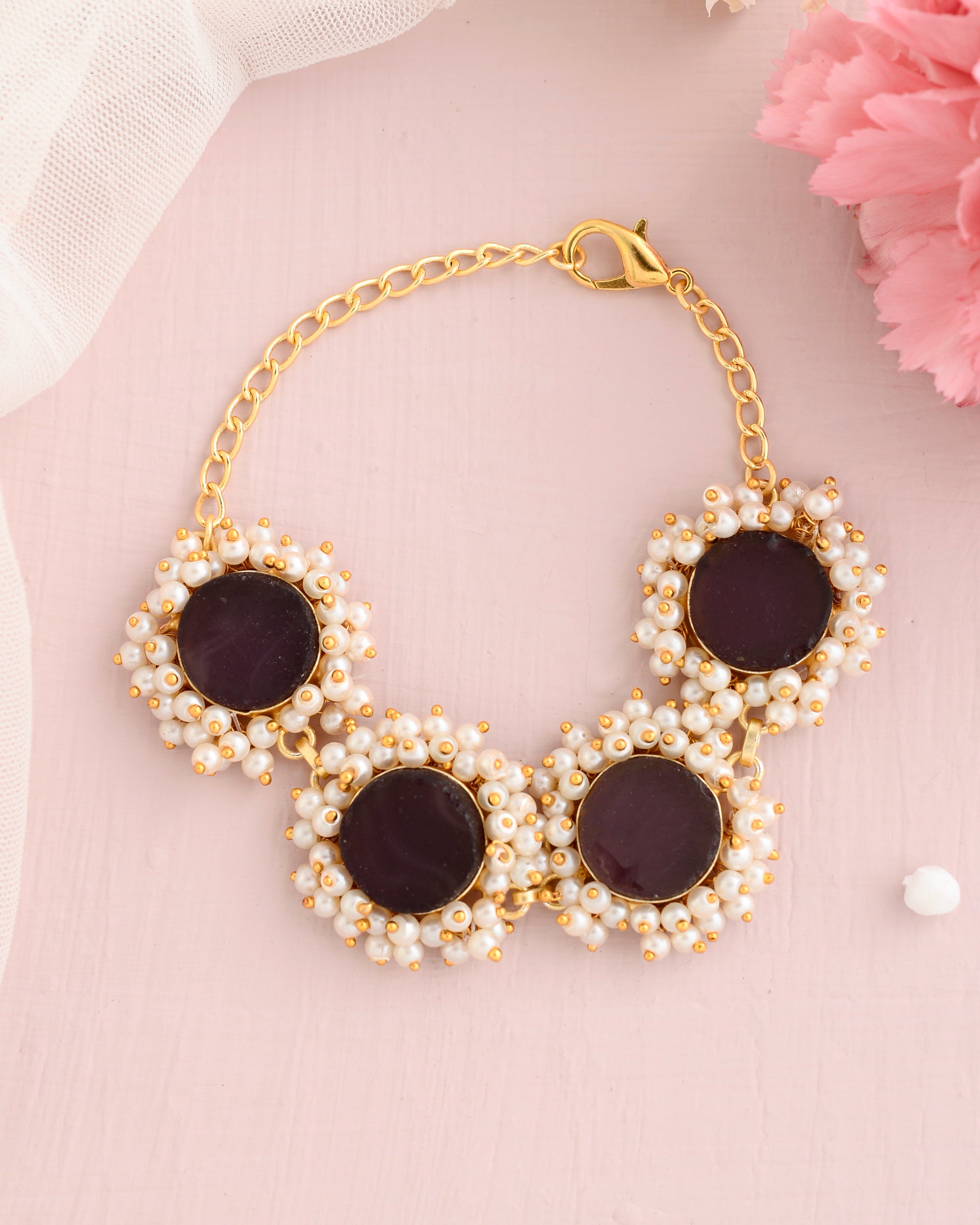 ALURING PEARL BEEDED BRACELET